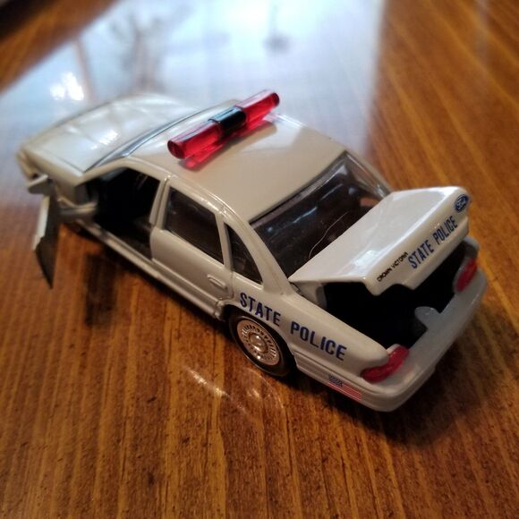 Rhode Island State Police Road Champs die cast police car 1:43 scale - Picture 5 of 9